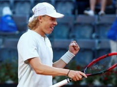 Šapovalovs uzvar Berdihu, kļūs par Kanādas pirmo numuru