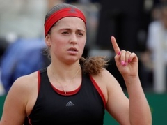 Ostapenko pirmā tikšanās ar titulēto Šarapovu