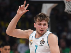 Madrides "Real" supertalants Dončičs kļūst par jaunāko Eirolīgas MVP