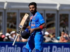 Indija otrajā mačā sagrauj Īriju