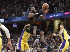 Lebrons Džeimss vienojas ar "Lakers" par četru gadu līgumu