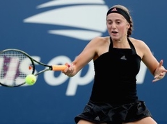 Zvaigznes zem zvaigznēm: Ostapenko vakara mačs pret Šarapovu