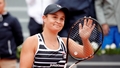 Bārtija un Vondrušova ar atspēlēšanos sasniedz "French Open" finālu