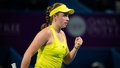 Ostapenko ar sezonas labāko servēšanu revanšējas Badosai