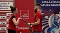 Video: Jauktajās dubultspēlēs badmintonā virsroku ņem pieredze