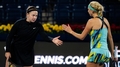 Ostapenko un Kičenoka divos setos pieveic šveicietes, sasniedzot Madrides pusfinālu