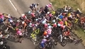 Video: "Tour de France" dāmas sakrīt milzu čupā