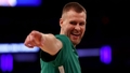 Video: Porziņģis labo "Celtics" rekordu un ar tālmetienu salauž neizšķirtu