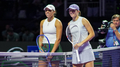 WTA finālturnīrs sākas ar Švjontekas uzvaru, šovakar Ostapenko dubultspēle