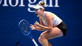 Vimbldonas čempione apspēlē Kostjuku, sasniedzot "US Open" ceturtdaļfinālu