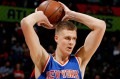 Porziņģim 16. double-double, "Knicks" pārspēj "76ers"