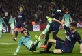 "Barcelona" tiek apkaunota un sabradāta Parīzē - 0:4