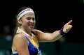 Ostapenko ar ļoti vāju servēšanu Singapūrā zaudē Viljamsai