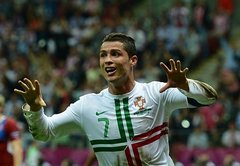 Ronaldu vārti ieved Portugāli EURO 2012 pusfinālā