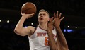 «Knicks» arvien bez uzvarām Ņujorkā; Porziņģim 14+13 NBA spēlē