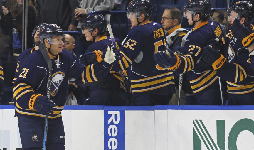 NHL hokejista Girgensona pārstāvētā «Sabres» pārtrauc četru zaudējumu sēriju