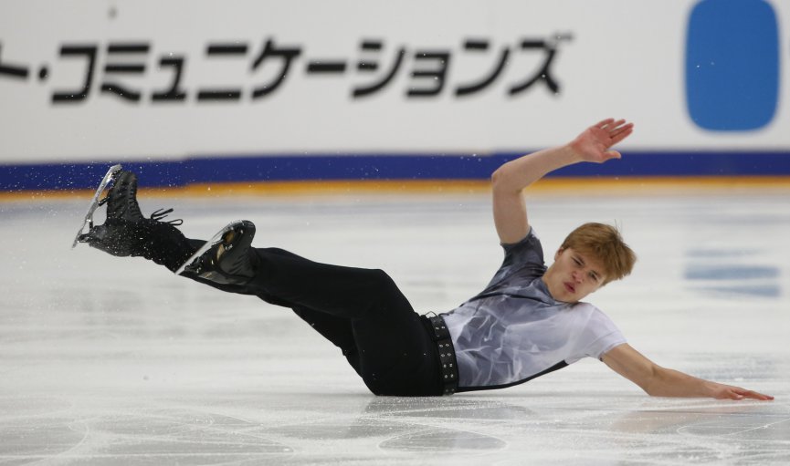 Daiļslidotāji Kučvaļska un Vasiļjevs «Grand Prix» īsajā programmā ierindojas tabulas lejasdaļā