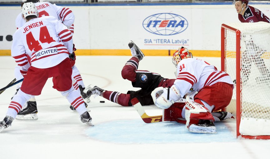 Krāšņā hokeja duelī Rīgas «Dinamo» pietrūkst veiksmes pret «Jokerit»