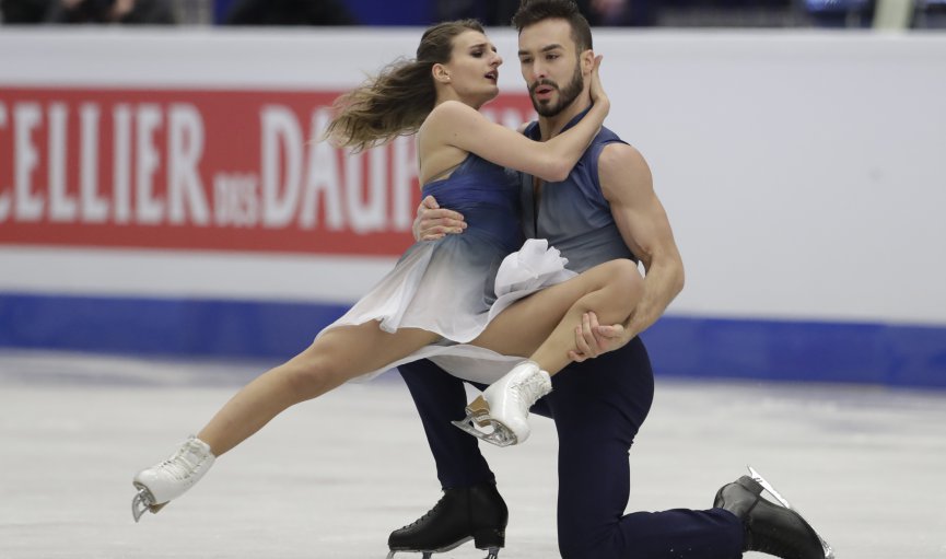 VIDEO: Francijas daiļslidošanas pāris Papadakisa/Sizerons izcīna trešo Eiropas čempionu titulu dejās