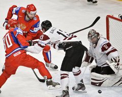 Latvijas izlases hokejisti apzagti savā Stokholmas viesnīcā