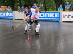 Lietus nenobaida īstenus sportotgribētājus Rīgas Sporta naktī