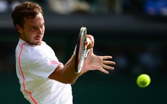 Gulbis pēc trim setiem vadībā Vimbldonas 2.kārtas  mačā ar poli Janoviču