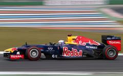 Fetels uzvar un izvirzās vadībā F1 kopvērtējumā