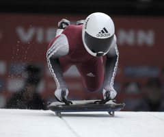 Skeletonistei Priedulēnai ceturtā vieta pasaules čempionātā junioriem