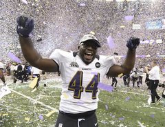 Baltimoras Ravens otro reizi triumfē Super Bowl izcīņā