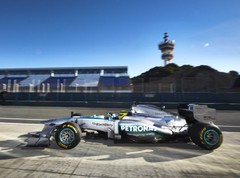 Mercedes pirmo reizi publiski izrāda jauno W04