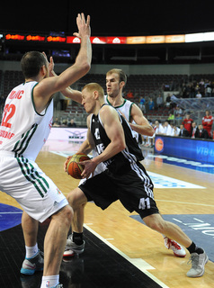 VEF Rīga basketbolisti savā laukumā pārliecinoši uzvar Jeņisej vienību