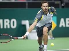 Gulbis Indianvelsas turnīra kvalifikāciju sāk ar uzvaru trijos setos pār jauno amerikāni Herisonu