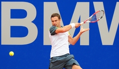 Gulbis pirmajā setā uzvar Troicki