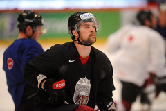 Daugaviņš Stenlija kausa fināla dēļ spiests atcelt savas kāzas