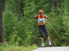 Latvieši pārspēj lietuviešus un krievus rollerslēpošanas klasikā Madonā