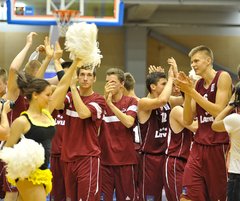 Latvijas U-18 basketbolisti EČ turpina ar uzvaru pret pašreizējiem čempioniem horvātiem