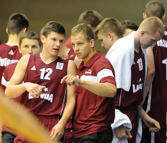 Latvijas U-18 basketbolisti spraigā galotnē atzīst Turcijas izlases pārākumu