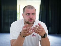 Izlēja Eiropas sudrabu Tallinā. Saruna ar U-20 basketbolistu galveno treneri Artūru Štālbergu