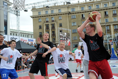 Diennakts basketbola turnīra Krastu mačs dalībniekus noskaidro 19 minūšu laikā