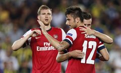 Londonas Arsenal pēc pārliecinošas uzvaras pietuvojas UEFA Čempionu līgas grupu turnīram