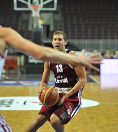 Latvijas vīriešu basketbola izlase pārbaudes spēlē uzvar Somiju