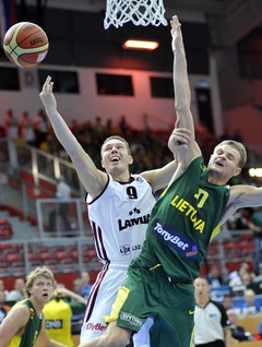 EČ basketbolā. Latvija - Lietuva 47:52 (rit 4.ceturtdaļa)