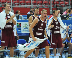 Latvijas basketbolistiem šovakar principiālais kaimiņu duelis ar Lietuvu