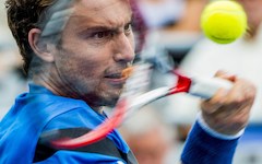 Gulbis pirmajā setā sagrauj krievu tenisistu Jelginu