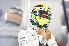 Hamiltons un Fetels ātrākie pirmajos divos treniņbraucienos pirms F-1 Japānas Grand Prix