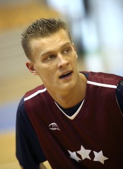 Biedriņš kļuvis par brīvo aģentu