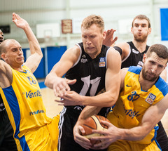 FOTO: Ventspils pirmajā LBL finālspēlē sagrauj VEF Rīga