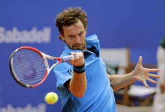 Gulbis divos setos sasniedz Madrides Masters ceturtdaļfinālu