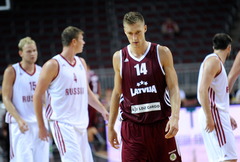 Latvijas basketbola izlases treniņnometnei pievienojies Kaspars Bērziņš