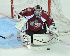 Dinamo ar rezultātu 2:4 zaudē Traktor